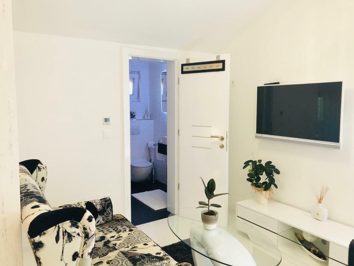 Apartmani Beril Lux Rovigno Esterno foto